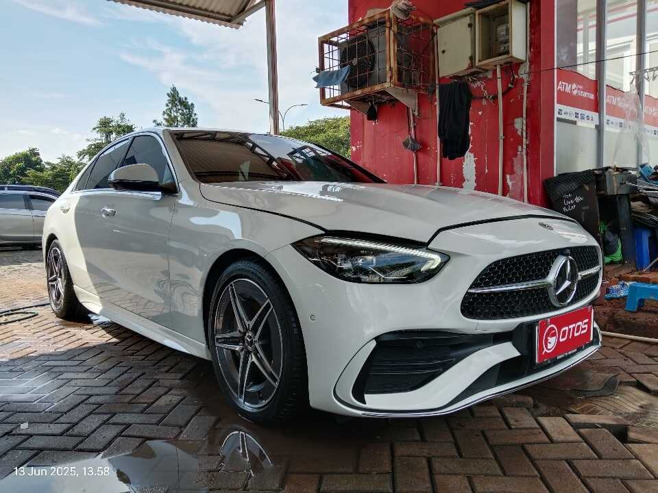 2023 Mercedes-Benz C300 2.0 - Foto 1 dari 6