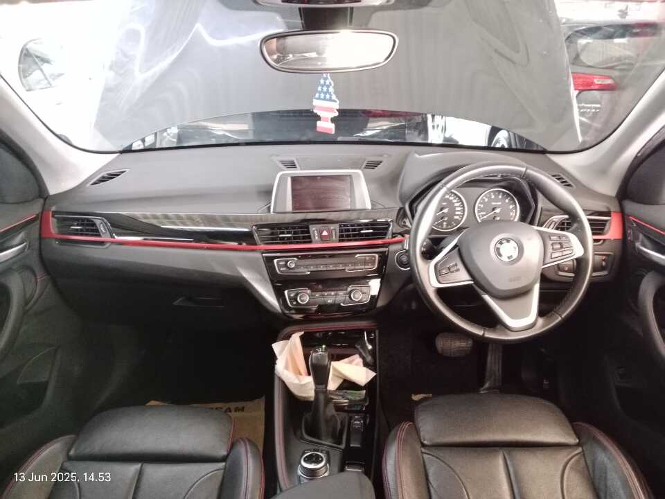 Foto Mobil Bekas Dashboard BMW X1 1.5 Sdrive18i tahun 2016