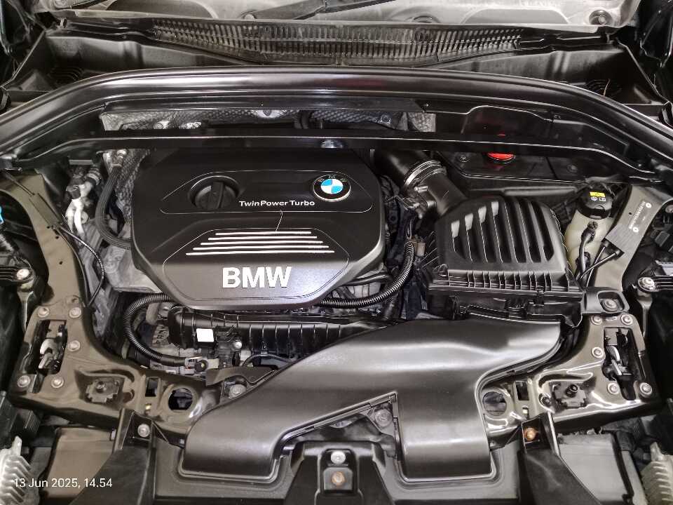Foto Mobil Bekas Mesin BMW X1 1.5 Sdrive18i tahun 2016