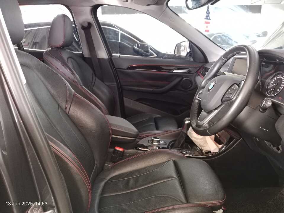 Foto Mobil Bekas Kabin Depan BMW X1 1.5 Sdrive18i tahun 2016