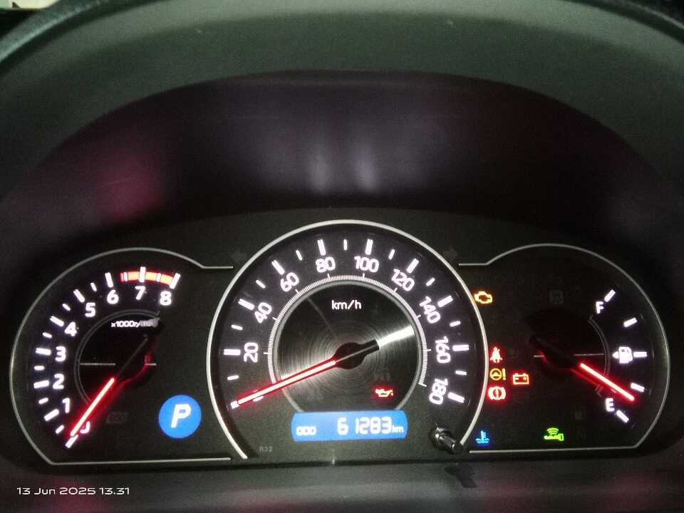 Foto Mobil Bekas Odometer Toyota Voxy 2.0 tahun 2020