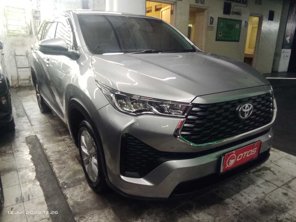 2023 Toyota Kijang Innova 2.0 Zenix V CVT - Foto 1 dari 6