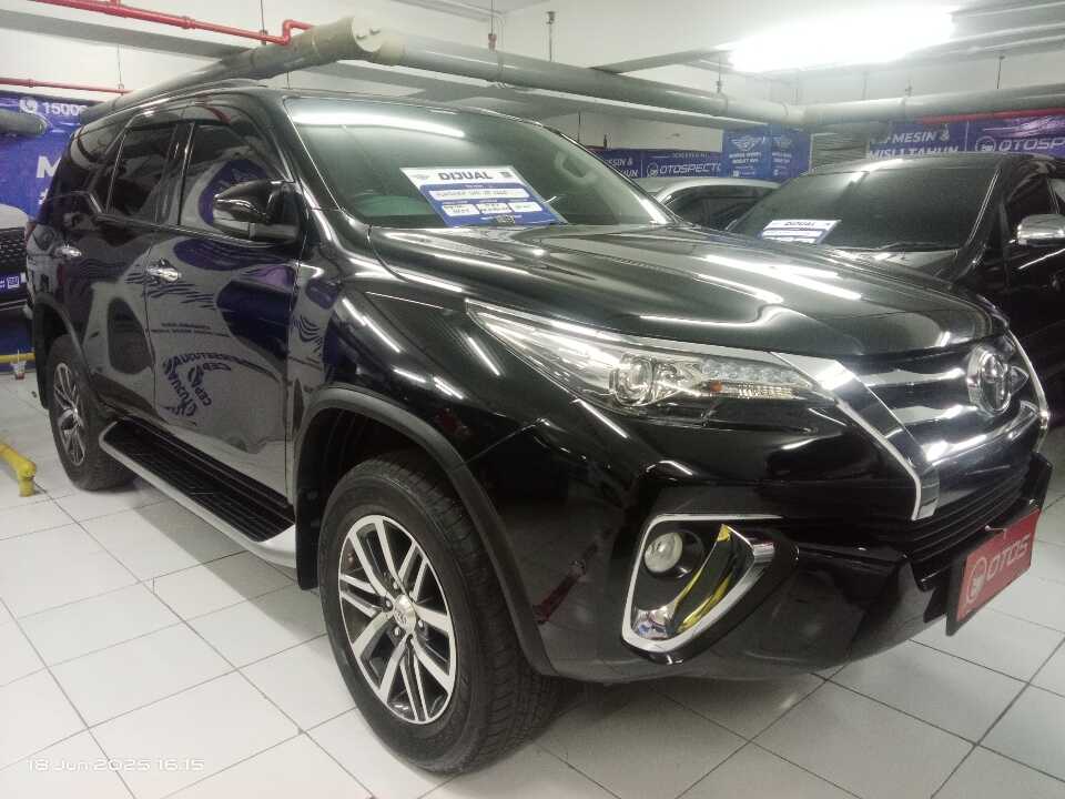 2020 Toyota Fortuner 2.4 4X2 VRZ - Foto 1 dari 6