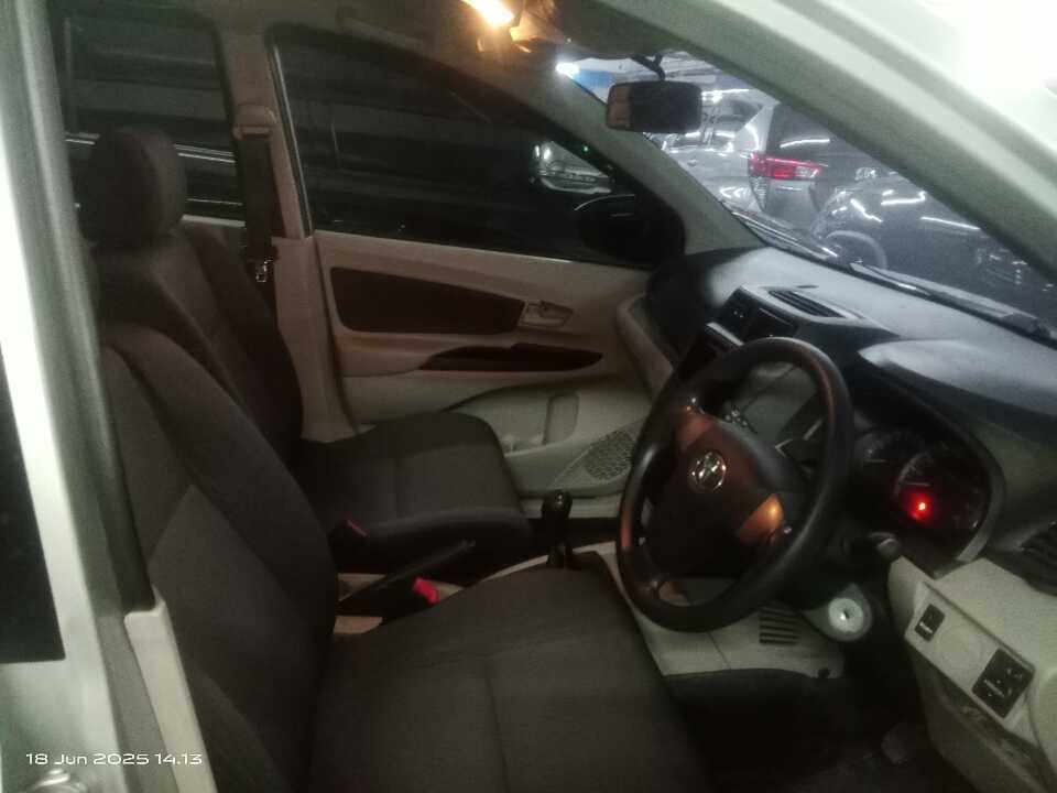 Foto Mobil Bekas Kabin Depan Toyota Avanza 1.3 E tahun 2019