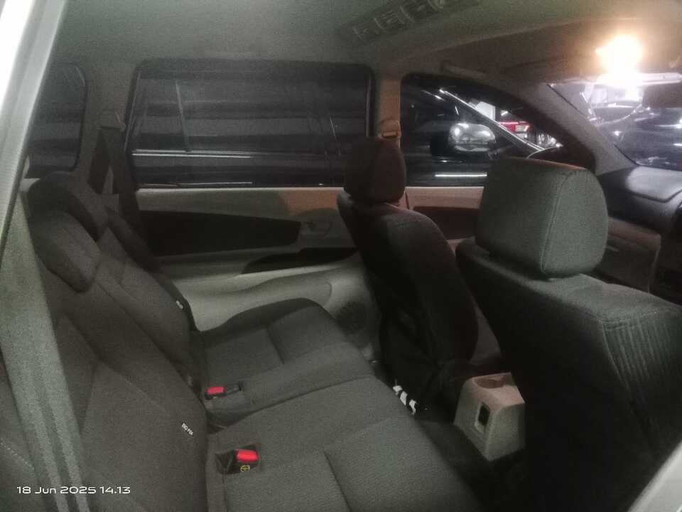Foto Mobil Bekas Kabin Belakang Toyota Avanza 1.3 E tahun 2019
