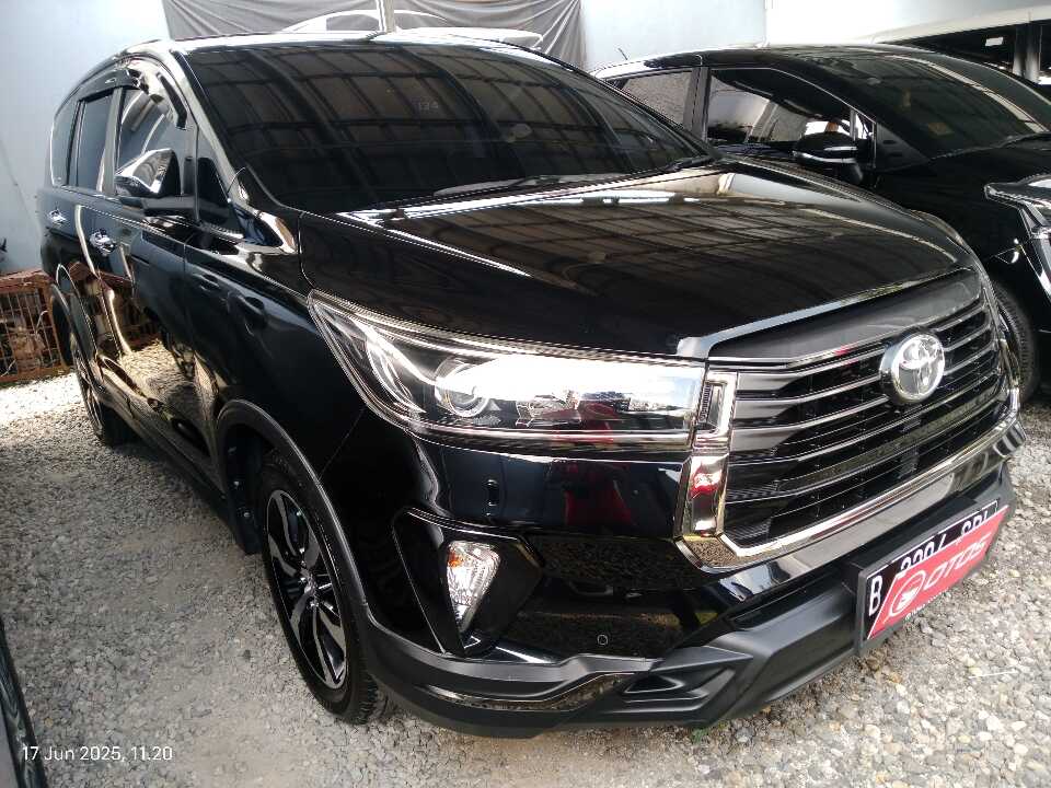 2020 Toyota Kijang Innova 2.4 Venturer - Foto 1 dari 6
