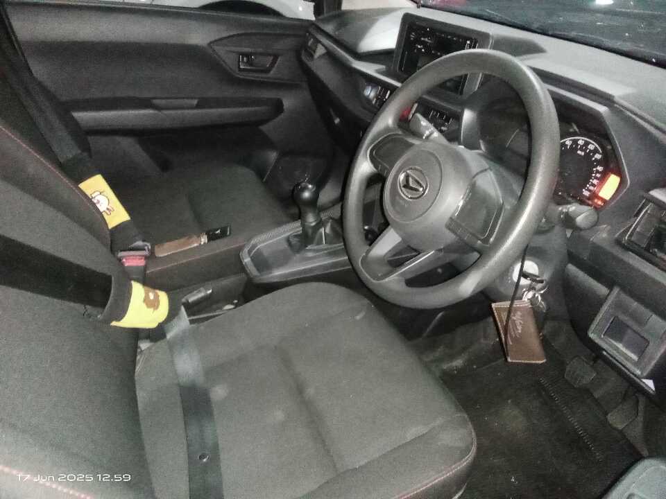 Foto Mobil Bekas Kabin Depan Daihatsu Ayla 1.0 M tahun 2023