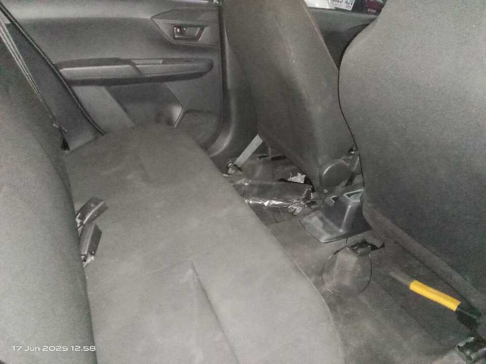 Foto Mobil Bekas Kabin Belakang Daihatsu Ayla 1.0 M tahun 2023