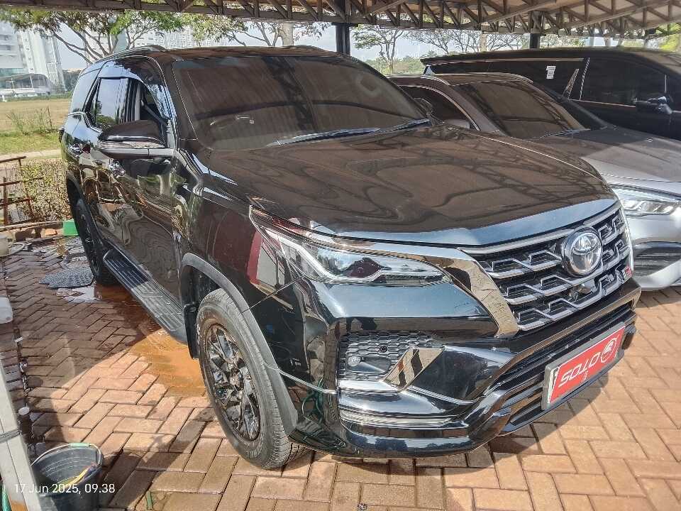 2022 Toyota Fortuner 2.8 4X2 VRZ - Foto 1 dari 6