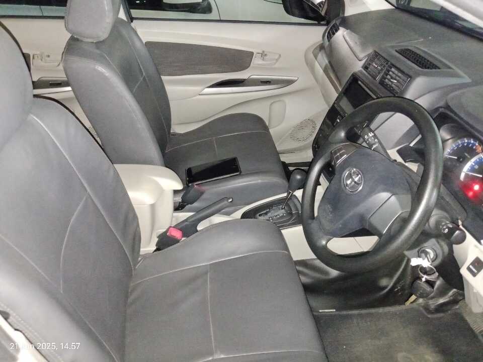 Foto Mobil Bekas Kabin Depan Toyota Avanza 1.3 G tahun 2021