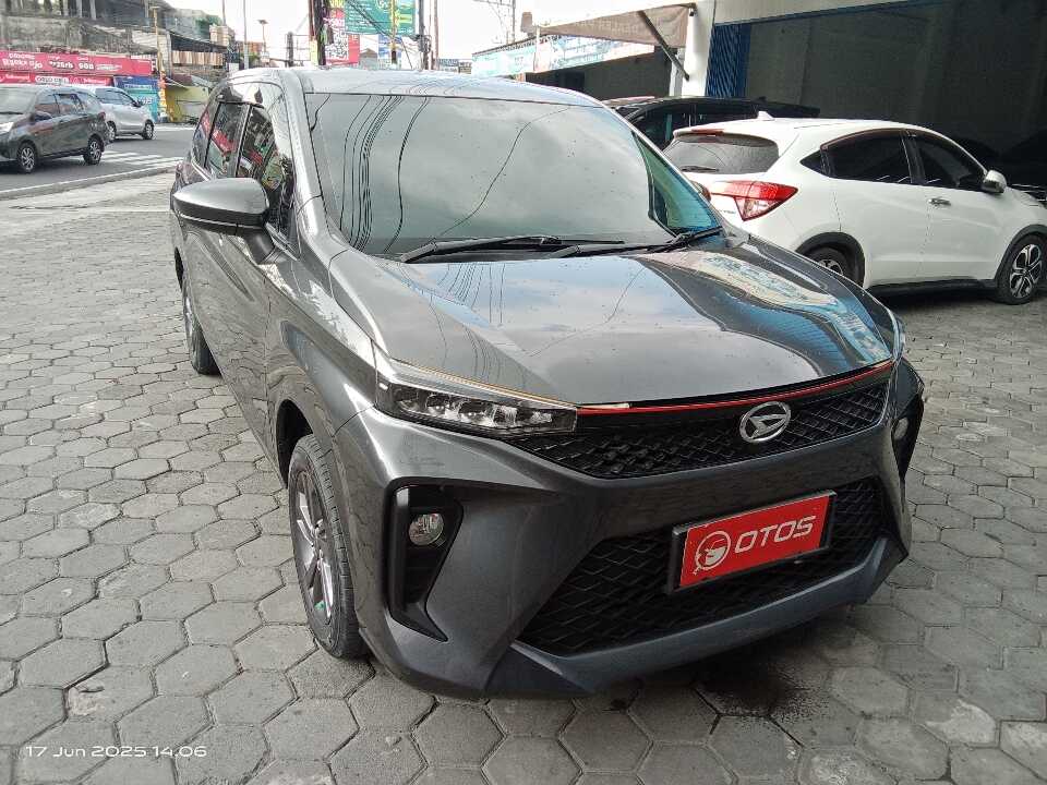 2021 Daihatsu Xenia 1.3 R - Foto 1 dari 6