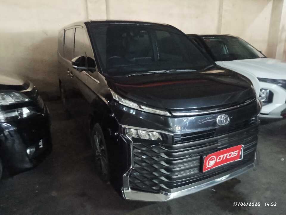 2022 Toyota Voxy 2.0 - Foto 1 dari 6