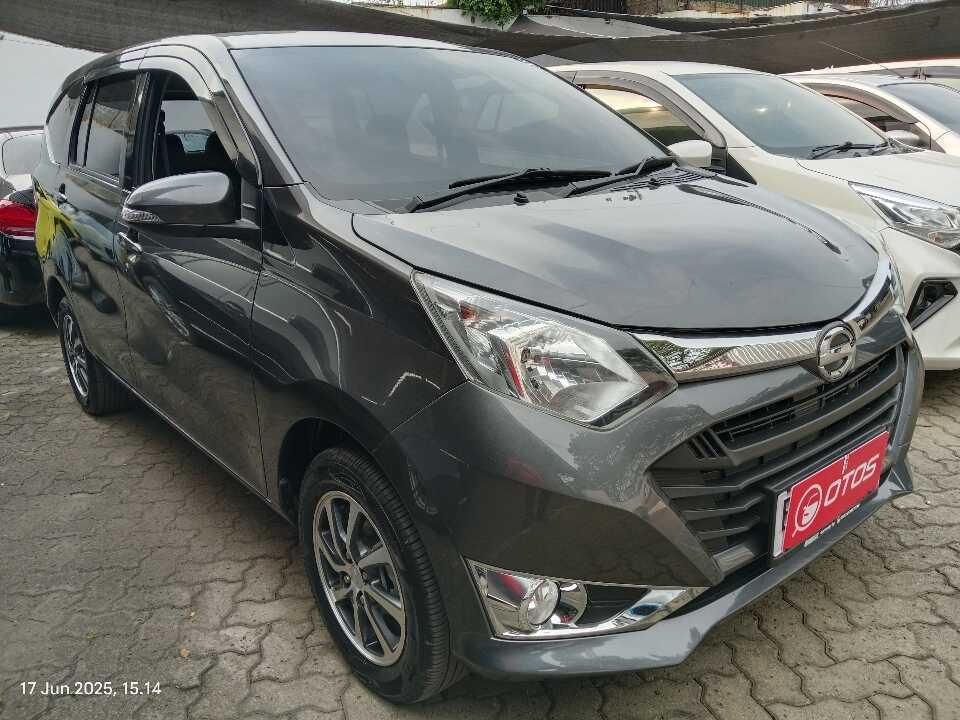 Foto Mobil Bekas Kanan Depan Daihatsu Sigra 1.2 R tahun 2019