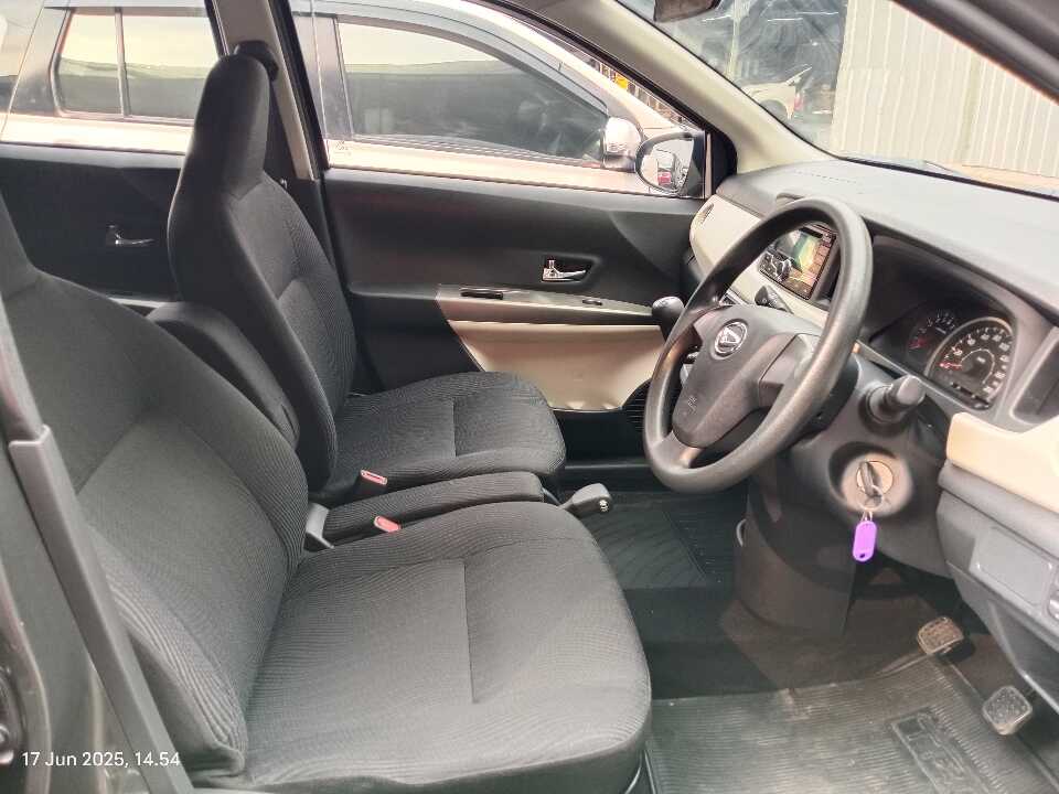 Foto Mobil Bekas Kabin Depan Daihatsu Sigra 1.2 R tahun 2019