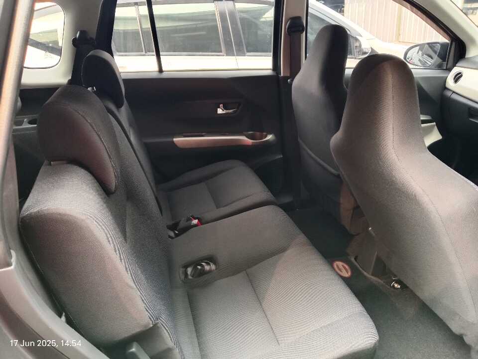 Foto Mobil Bekas Kabin Belakang Daihatsu Sigra 1.2 R tahun 2019