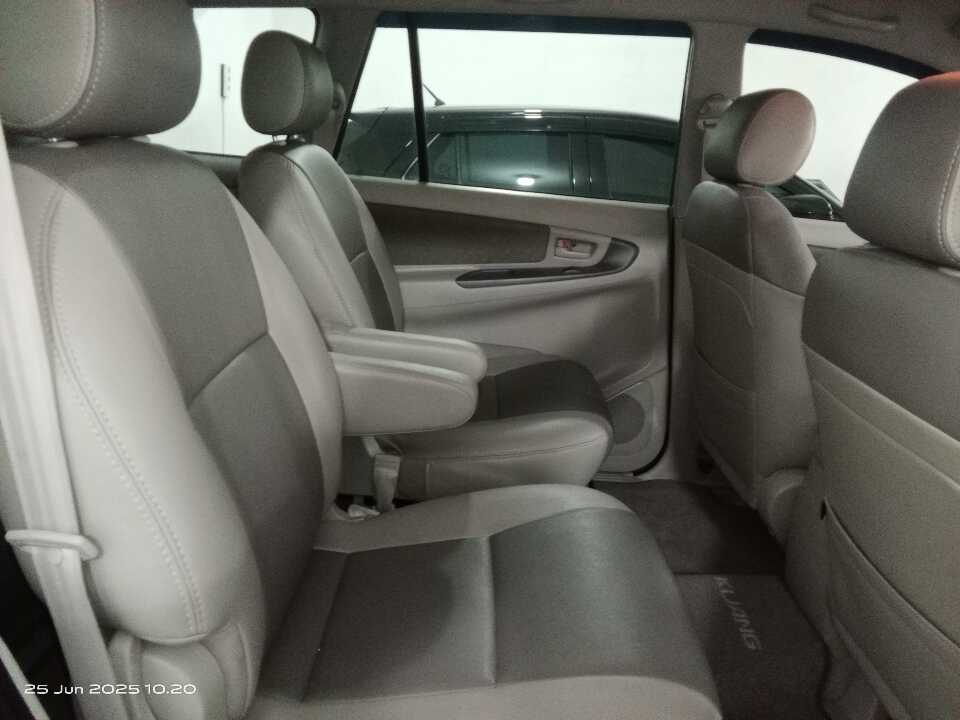 Foto Mobil Bekas Kabin Belakang Toyota Innova 2.0 G Luxury tahun 2014