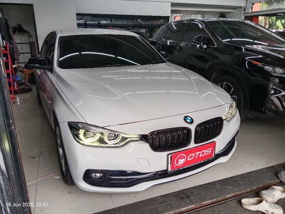 2018 BMW 320i 2.0 - Foto 1 dari 6