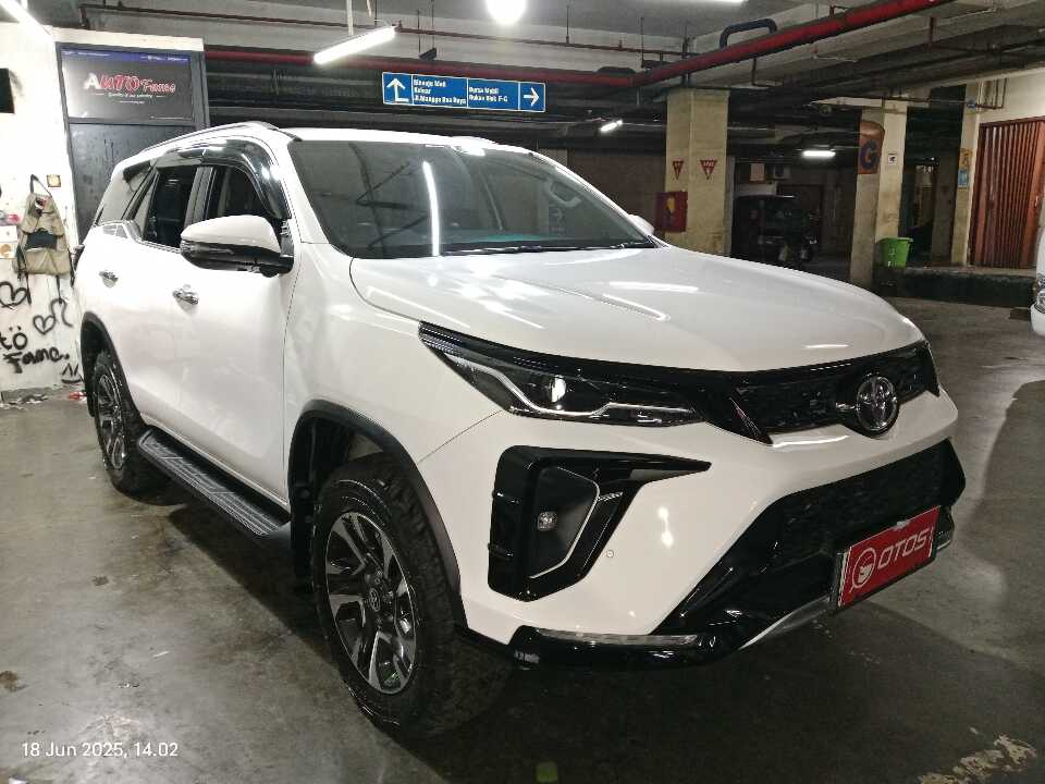 2024 Toyota Fortuner 2.8 4X4 VRZ - Foto 1 dari 6
