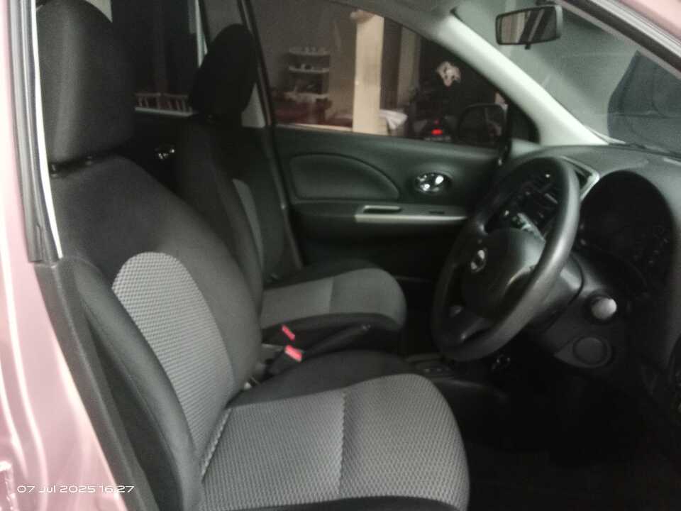 Foto Mobil Bekas Kabin Depan Nissan March 1.5 tahun 2014