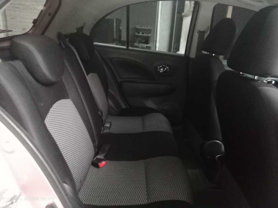 Foto Mobil Bekas Kabin Belakang Nissan March 1.5 tahun 2014