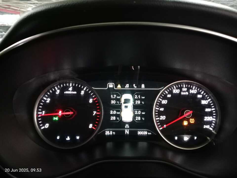 Foto Mobil Bekas Odometer Wuling Cortez 1.5 L T Lux tahun 2022