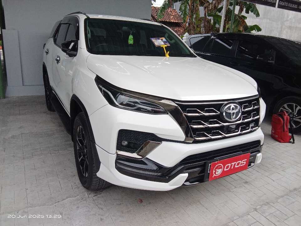 2021 Toyota Fortuner 2.4 4X2 VRZ - Foto 1 dari 6