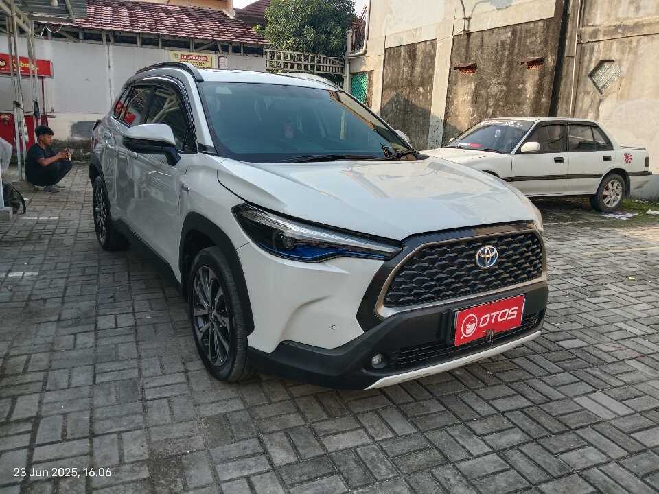 2020 Toyota Corolla Cross 1.8 Hybrid - Foto 1 dari 6