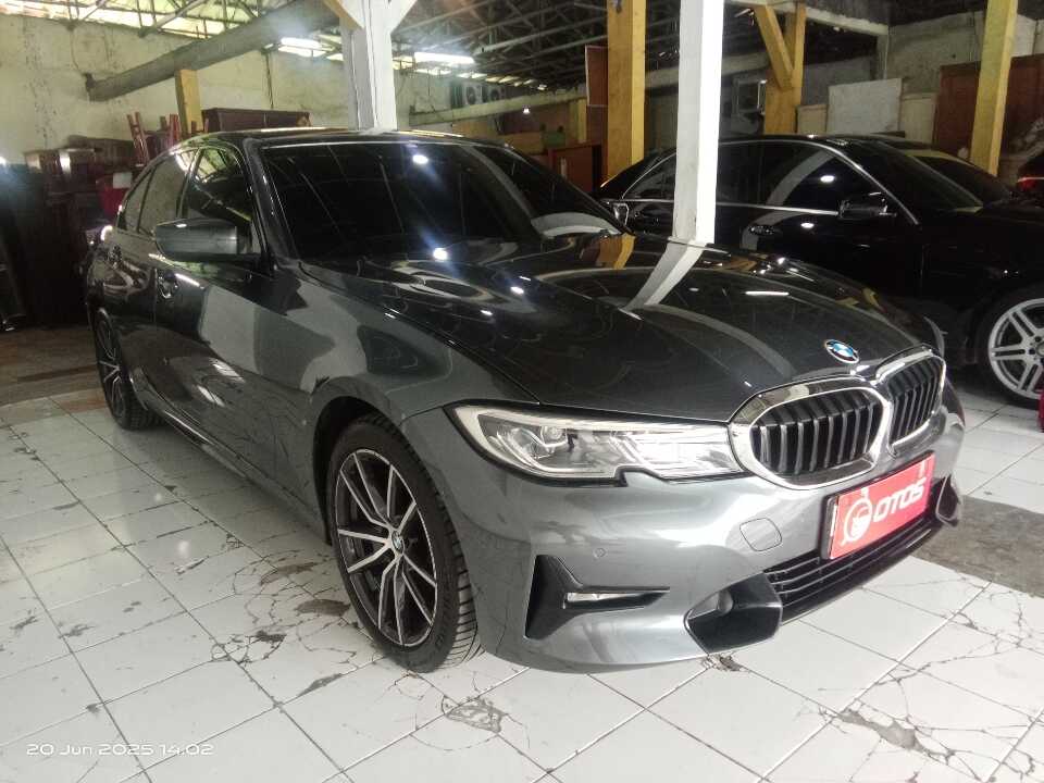 2019 BMW 320i 2.0 - Foto 1 dari 6