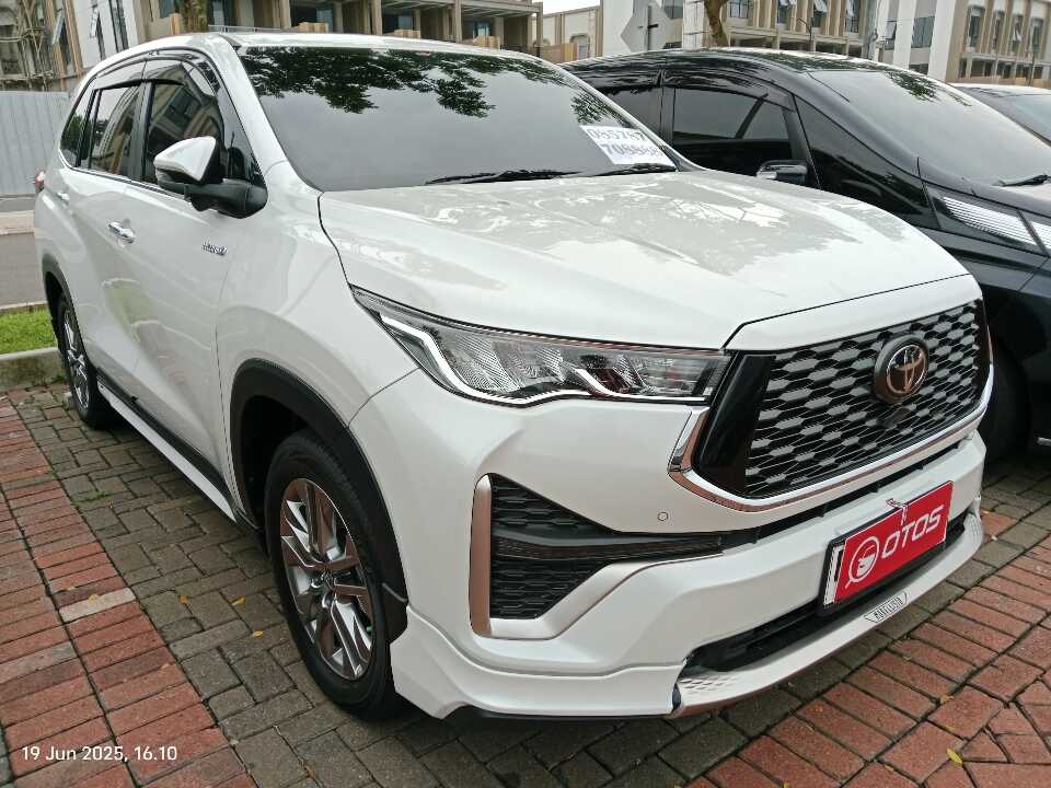 2023 Toyota Kijang Innova 2.0 Zenix Q HV CVT TSS - Foto 1 dari 6
