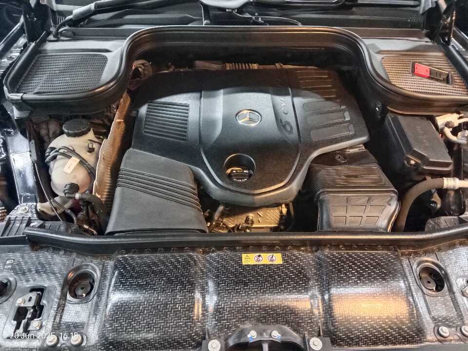 Foto Mobil Bekas Mesin Mercedes-Benz GLS450 3.0 4MATIC AMG Line tahun 2022