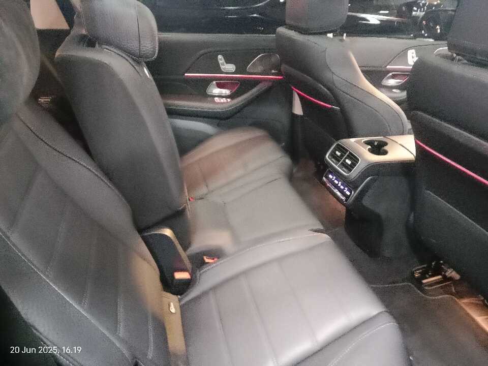 Foto Mobil Bekas Kabin Belakang Mercedes-Benz GLS450 3.0 4MATIC AMG Line tahun 2022