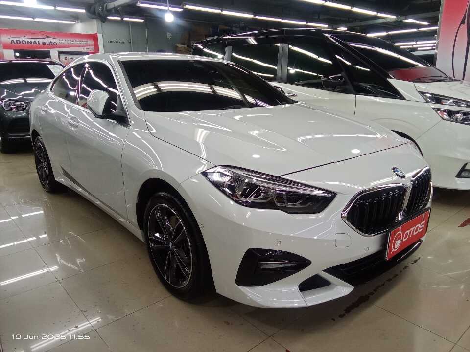 2023 BMW 218i 1.5 - Foto 1 dari 6