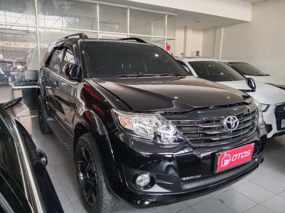 2015 Toyota Fortuner 2.7 V - Foto 1 dari 6