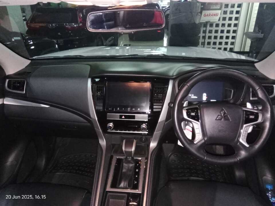 Foto Mobil Bekas Dashboard Mitsubishi Pajero Sport 2.4 Dakar 4X2 tahun 2021