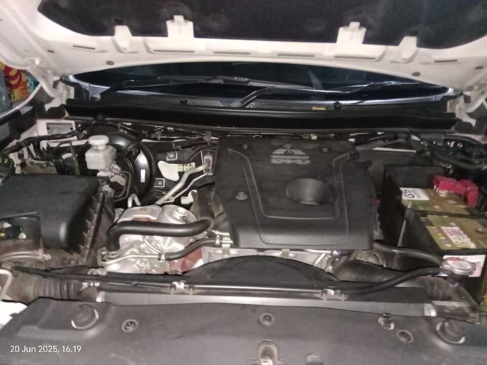 Foto Mobil Bekas Mesin Mitsubishi Pajero Sport 2.4 Dakar 4X2 tahun 2021