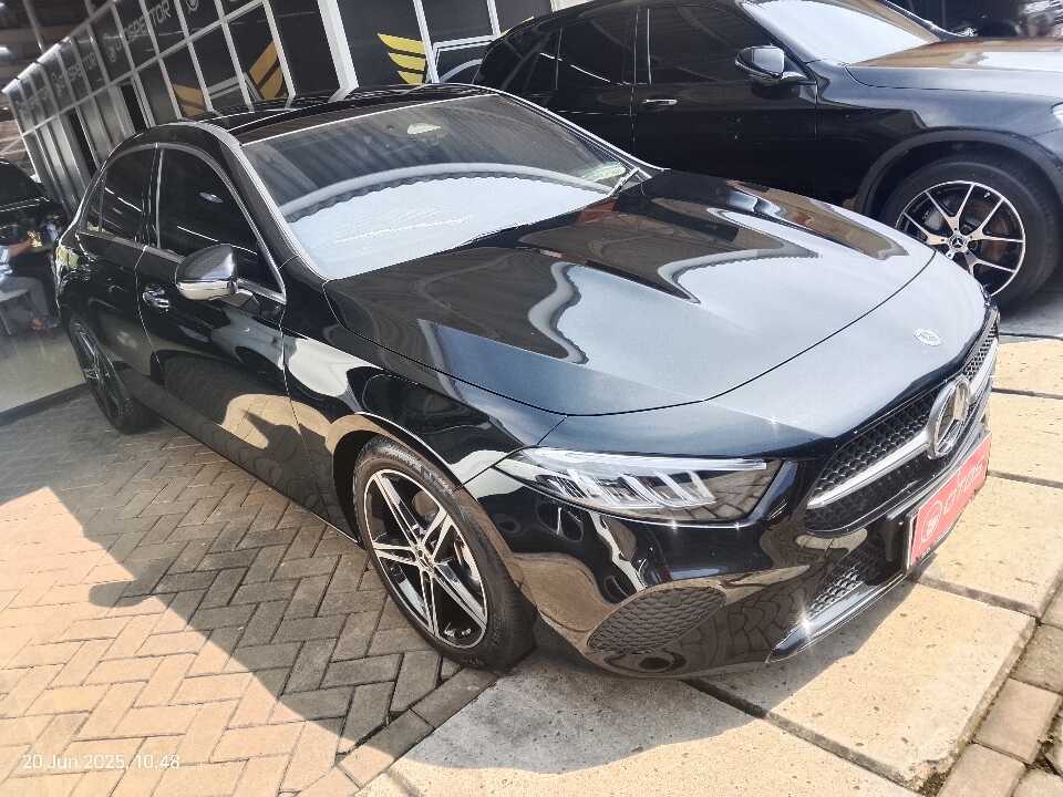 2023 Mercedes-Benz A200 1.3 - Foto 1 dari 6