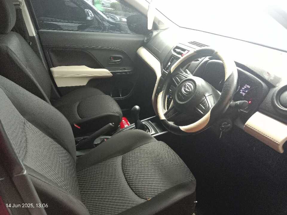 Foto Mobil Bekas Kabin Depan Daihatsu Terios 1.5 X tahun 2022