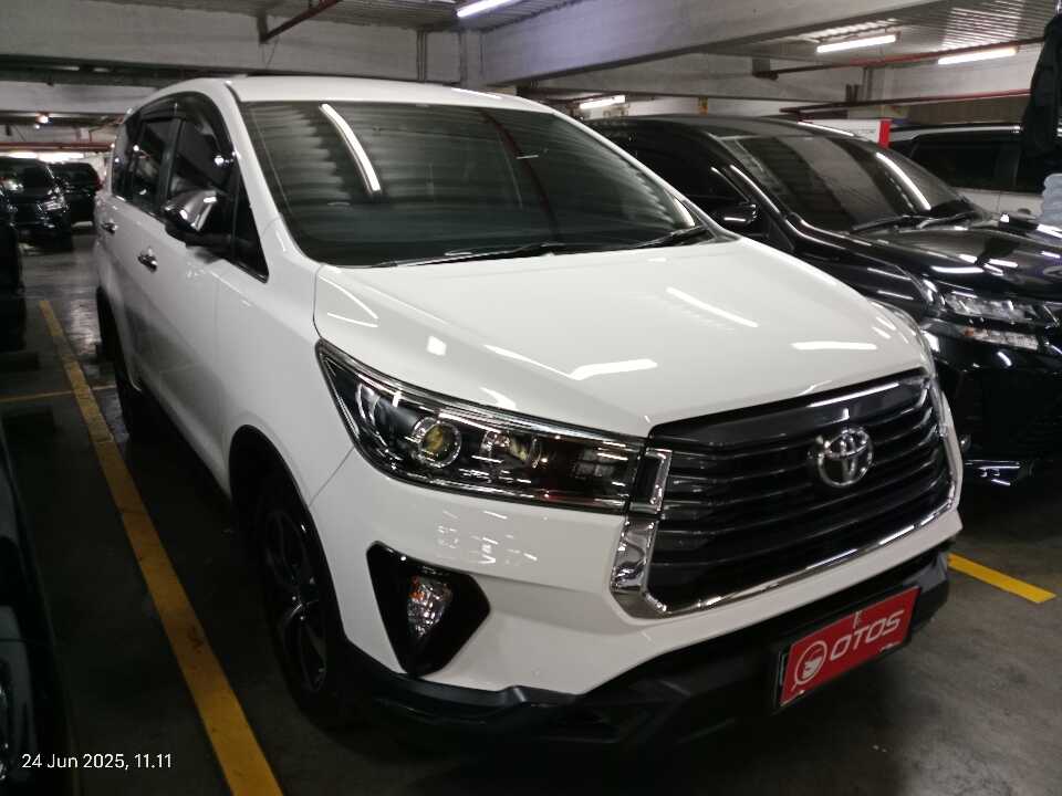 2022 Toyota Kijang Innova 2.4 Venturer - Foto 1 dari 6