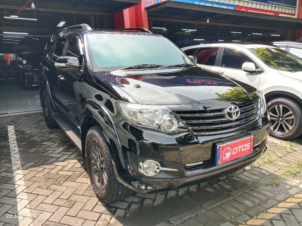 2015 Toyota Fortuner 2.7 G Luxury - Foto 1 dari 6