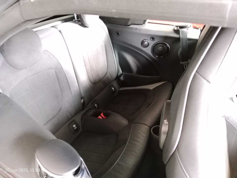 Foto Mobil Bekas Kabin Belakang MINI Cooper 2.0 John Cooper Works tahun 2023