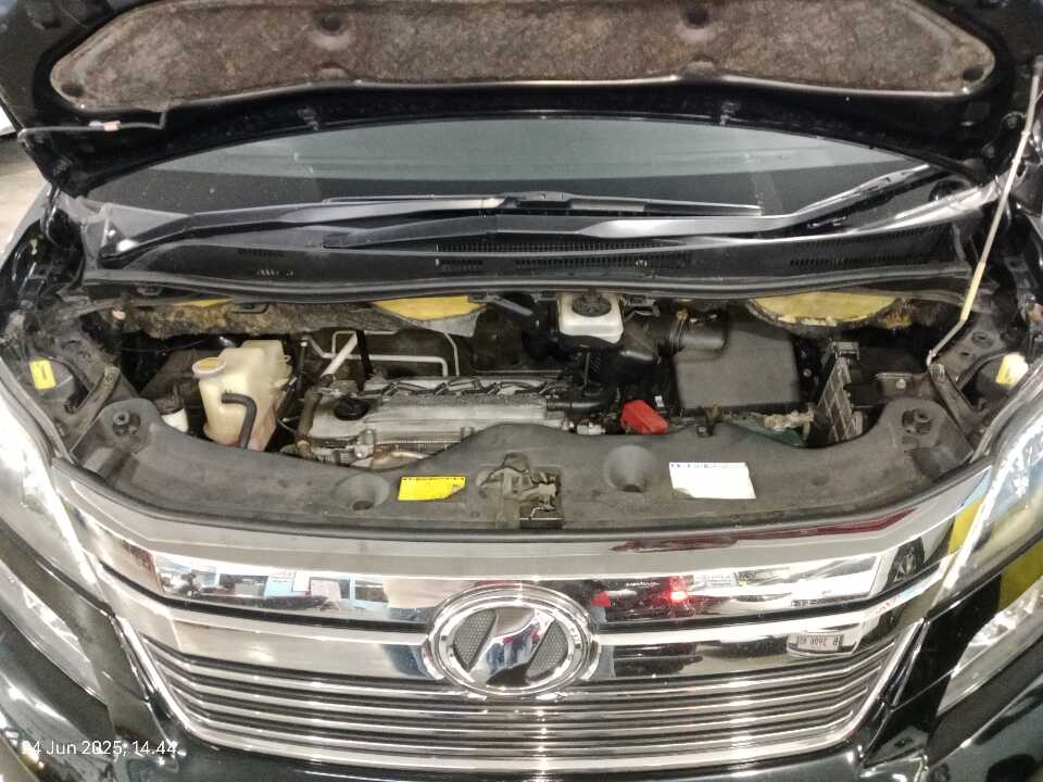 Foto Mobil Bekas Mesin Toyota Vellfire 2.4 Z tahun 2012