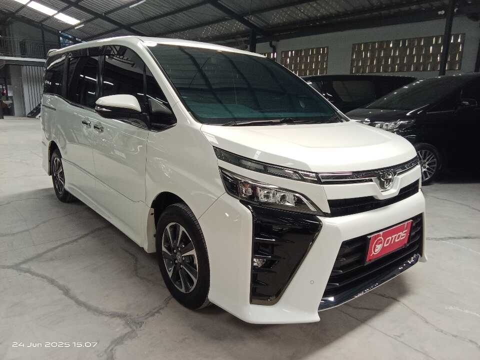 2021 Toyota Voxy 2.0 - Foto 1 dari 6