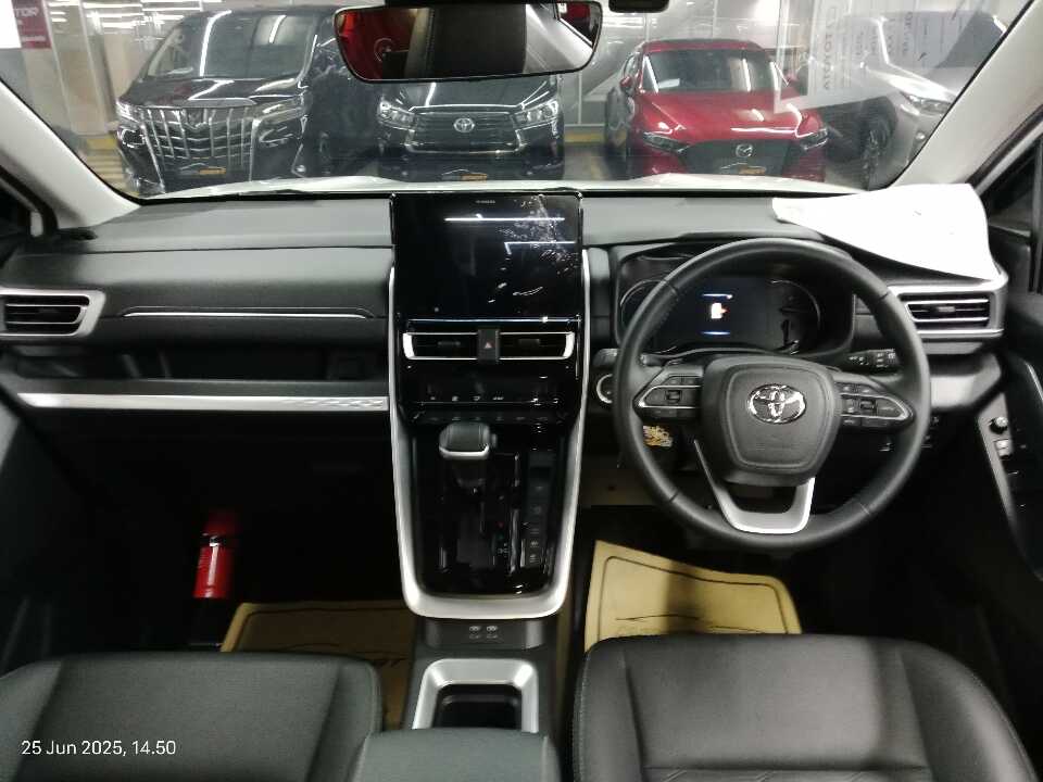 Foto Mobil Bekas Dashboard Toyota Innova 2.0 Zenix Q HV CVT TSS tahun 2023