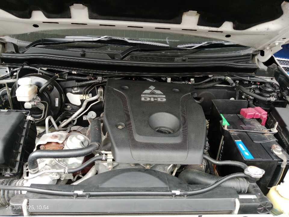Foto Mobil Bekas Mesin Mitsubishi Pajero Sport 2.4 Dakar 4X2 tahun 2019