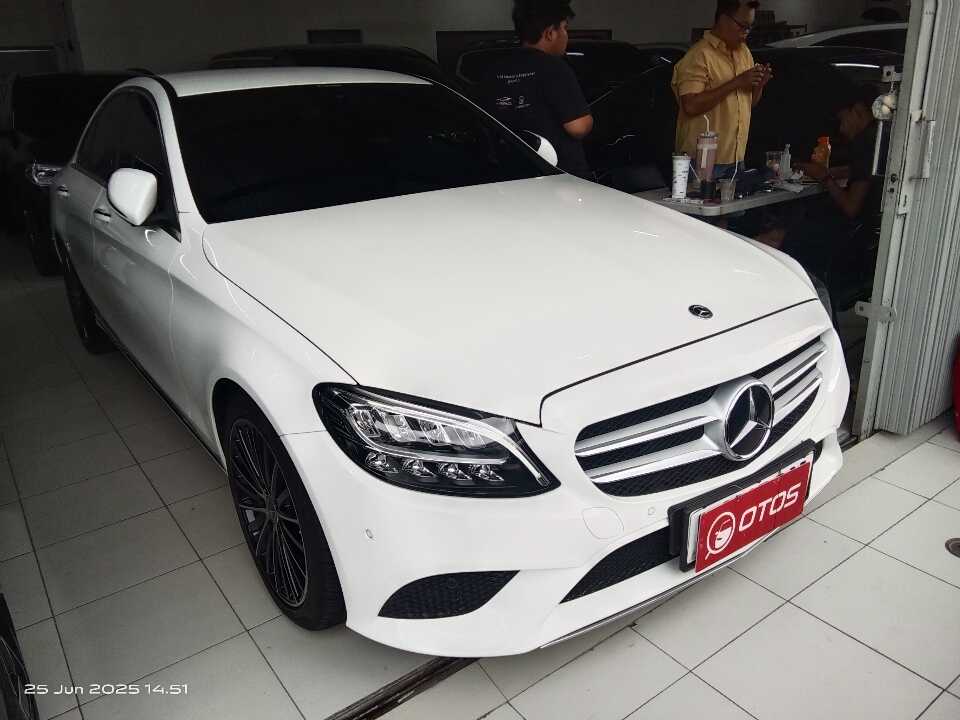 2019 Mercedes-Benz C200 1.5 - Foto 1 dari 6