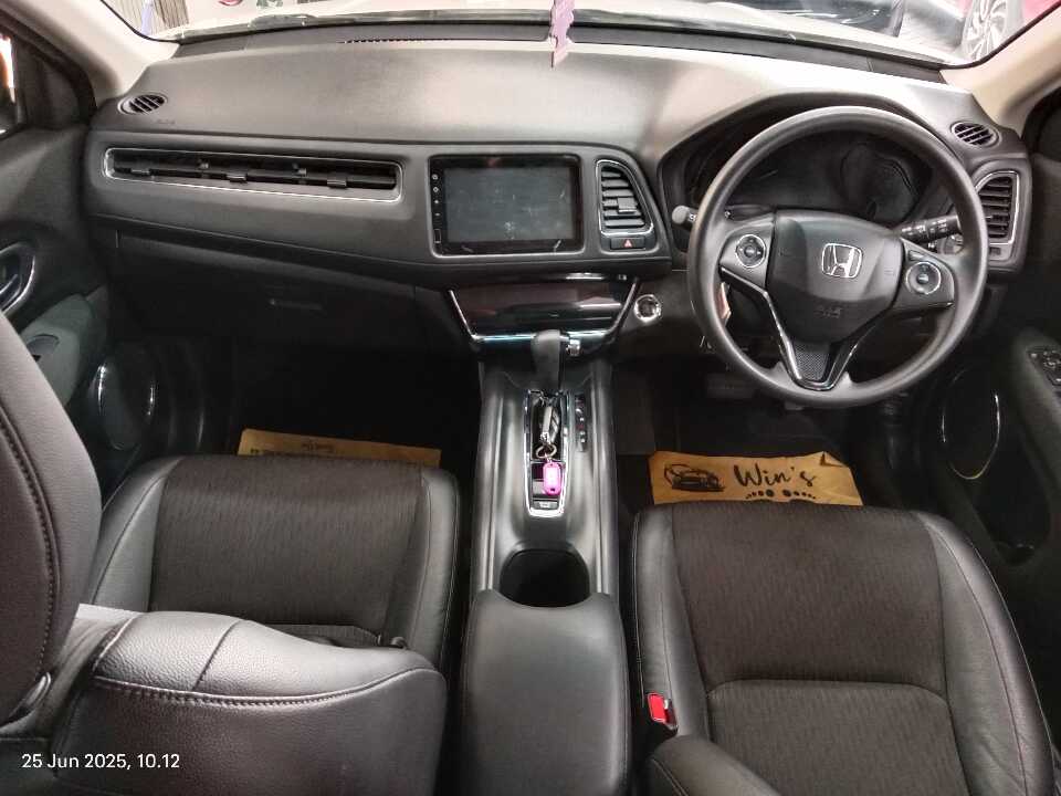 Foto Mobil Bekas Dashboard Honda HR-V 1.5 E tahun 2021