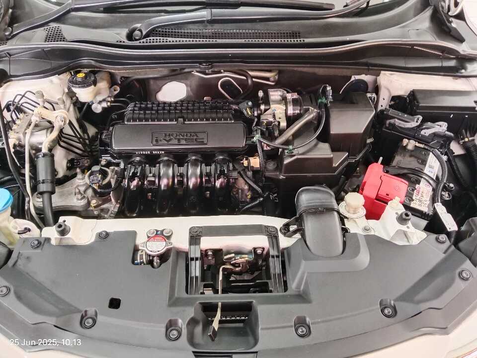 Foto Mobil Bekas Mesin Honda HR-V 1.5 E tahun 2021