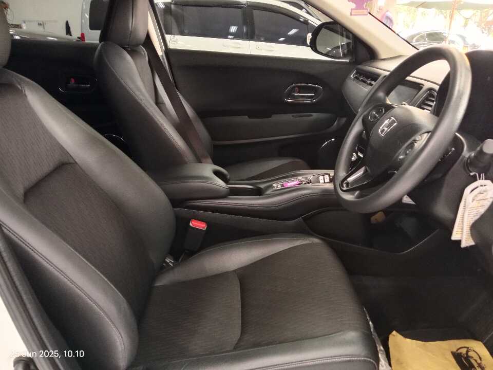 Foto Mobil Bekas Kabin Depan Honda HR-V 1.5 E tahun 2021