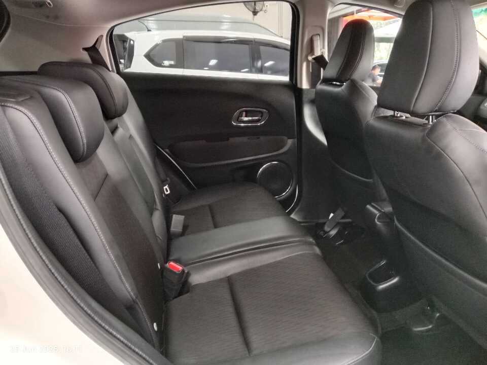 Foto Mobil Bekas Kabin Belakang Honda HR-V 1.5 E tahun 2021