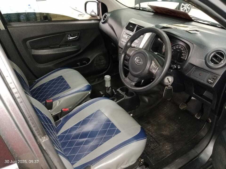 Foto Mobil Bekas Kabin Depan Daihatsu Ayla 1.0 X tahun 2019
